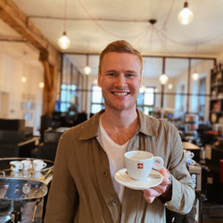 Artūrs Es Mīlu Kafiju