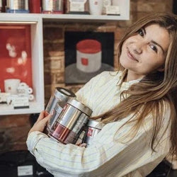 Es Mīlu Kafiju klientu konsultante