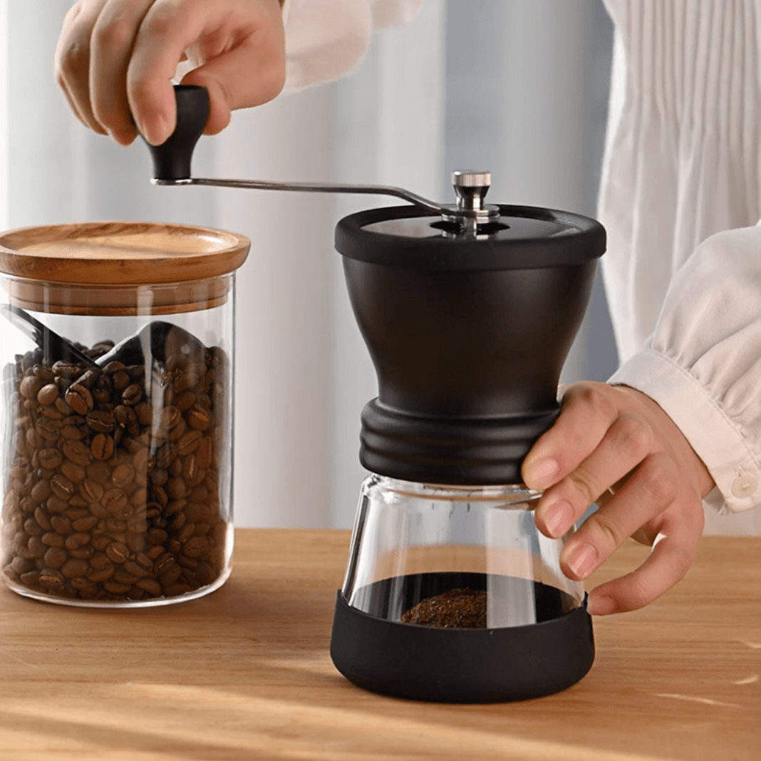 Hario Kafijas pagatavošanas rīki Hario keramiskās rokas dzirnaviņas, Skerton Plus