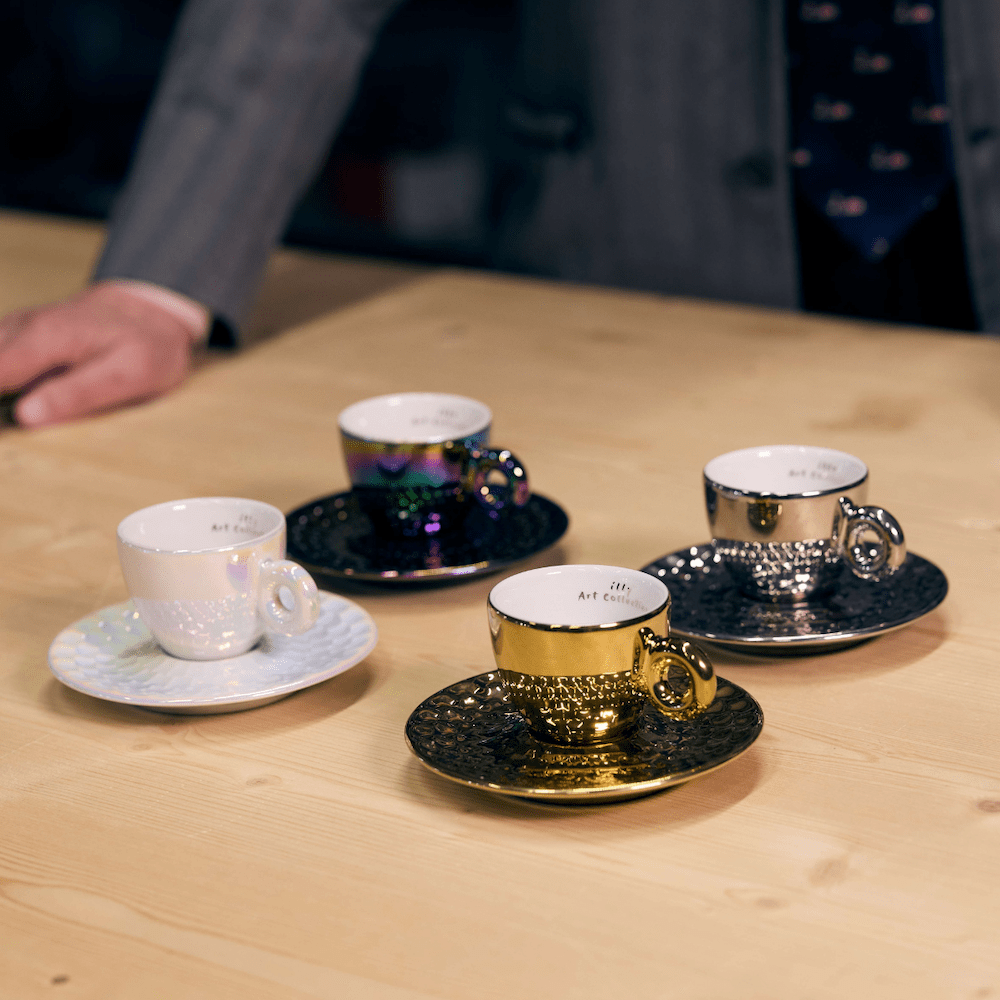 illy Dāvanu komplekti Krūzītes Illy iAC Armleder, 4 Espresso ar apakštasītēm, 60ml, 2025