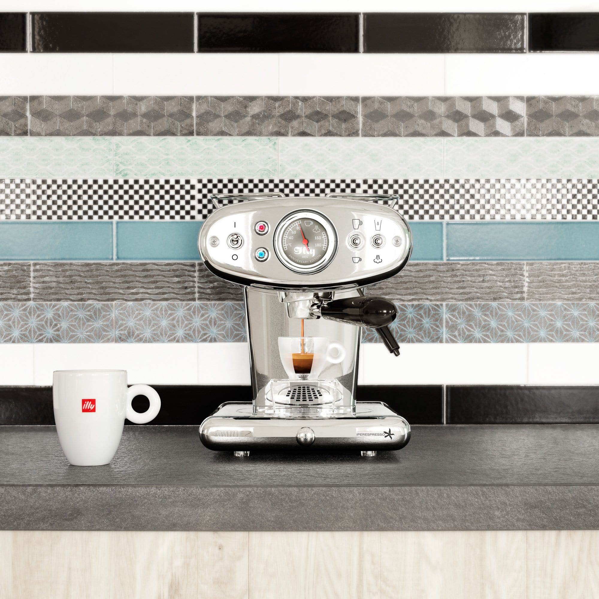 illy Kapsulu automāti Kafijas automāts illy X1 Anniversary, Eco Mode, Hromēts
