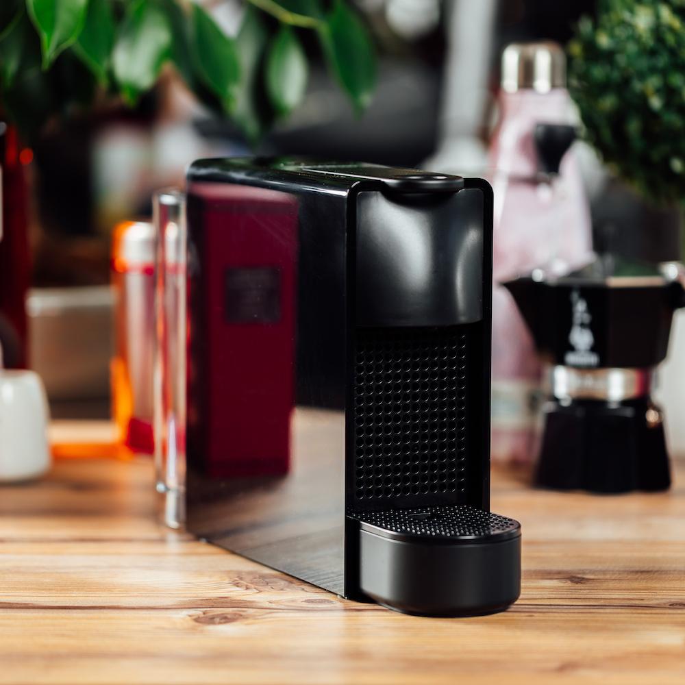 NESPRESSO Kapsulu automāti Kafijas kapsulu automāts Nespresso Essenza mini, melns