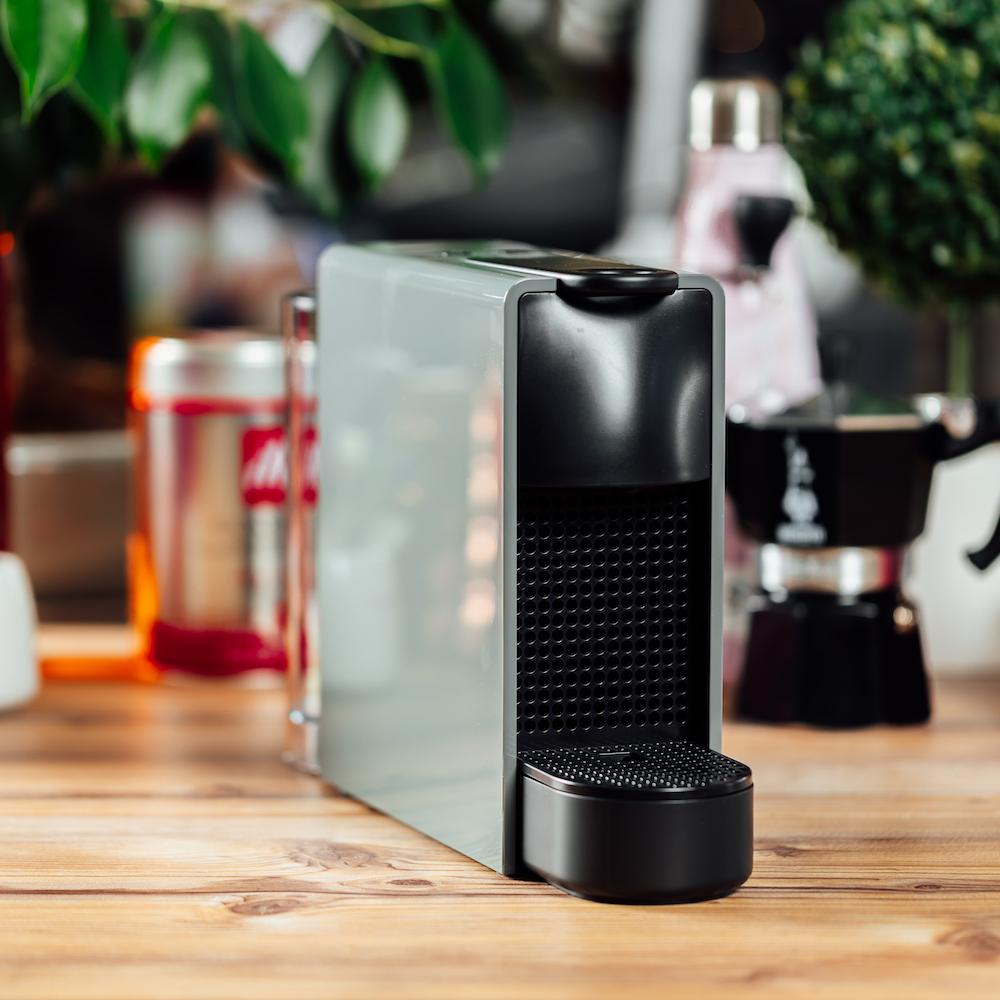 NESPRESSO Kapsulu automāti Kafijas kaspsulu  automāts Nespresso Essenza mini, pelēks