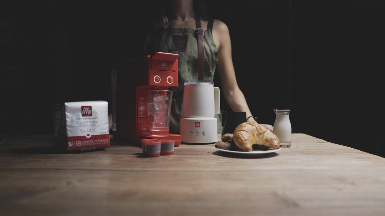 Illy Y3.3 kafijas automāts un illy kapsulas