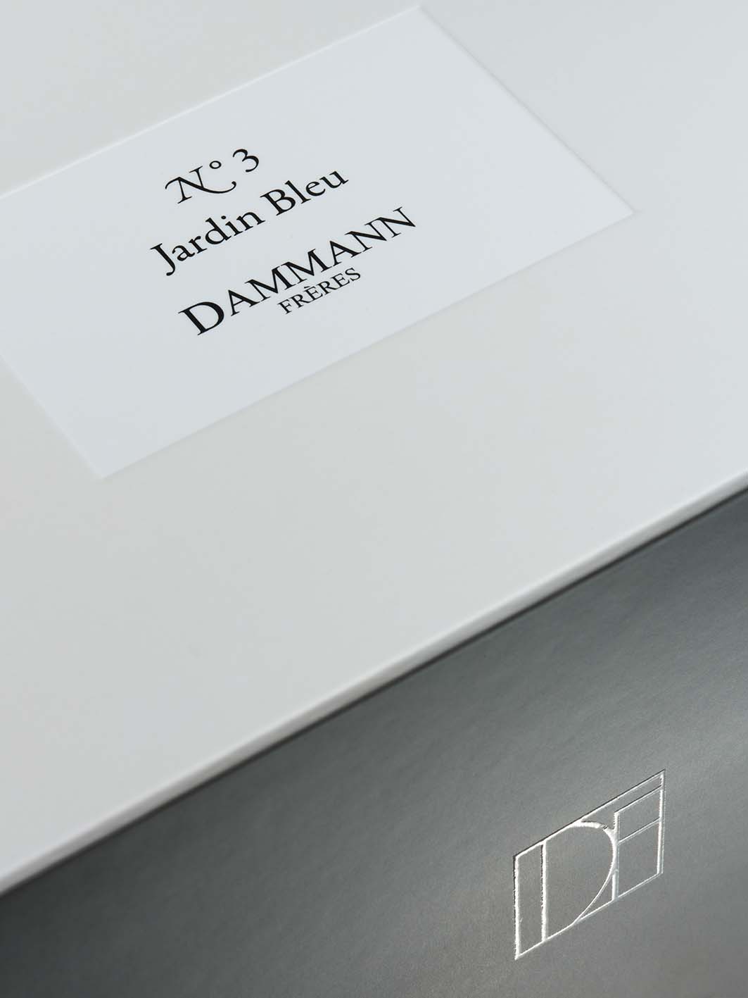 Dammann Dāvanu komplekti Beramās tējas komplekts ar filtru Dammann Jardin Bleu  N°3 melnā aromatizēta 40 g